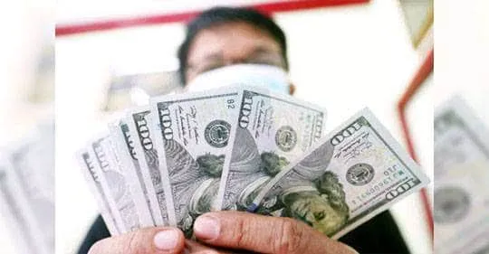 Peso falls to 30-month low, breaks P52:$1