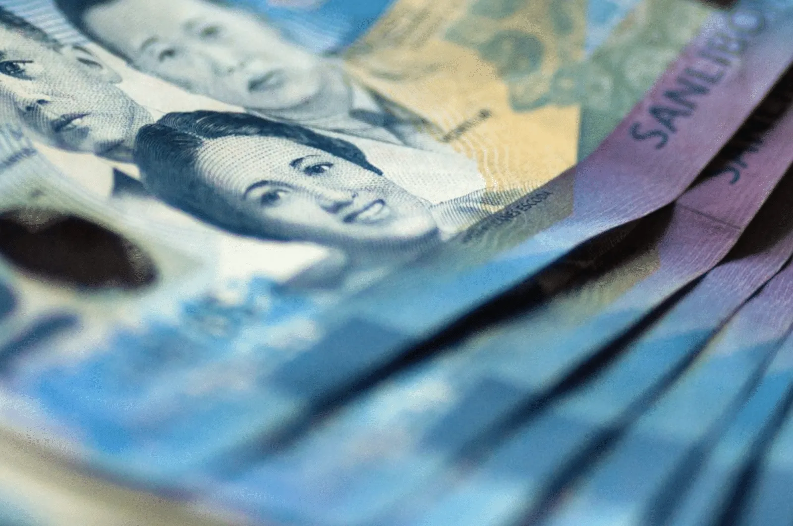 Peso weakens further to P52.32:$1