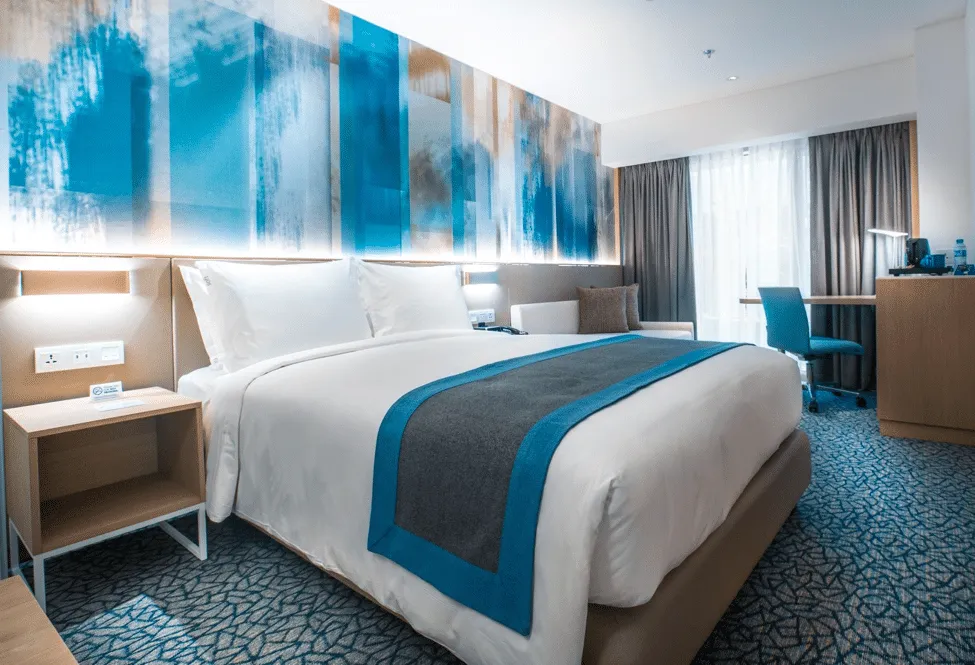 Make the most of summer at Holiday Inn Express Manila