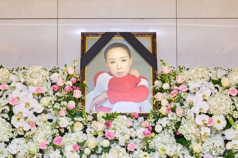 Stars attend funeral for late Korean actress Kang Soo-youn