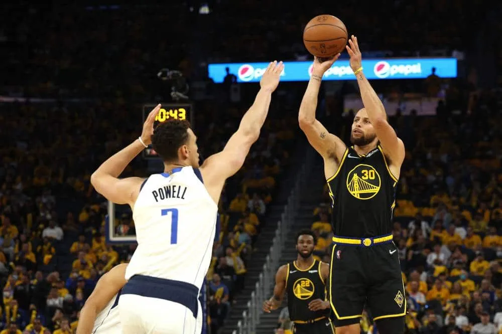 Curry, Warriors outgun Doncic, Mavs in series opener