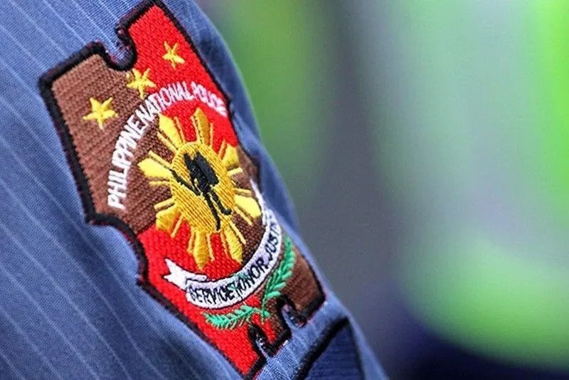 Pulis na lulong sa online sabong arestado sa holdap